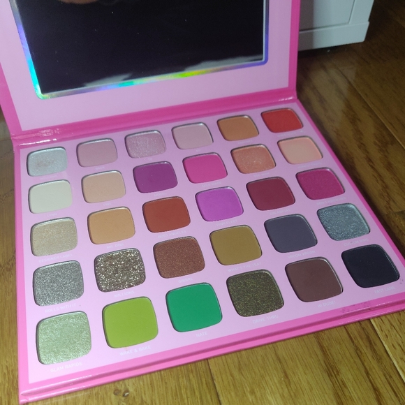 The Jeffree Star x Morphe Artistry Eyeshadow Palette - Picture 3 of 5